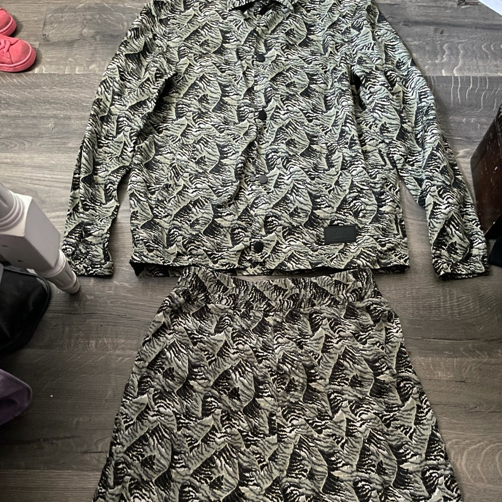 ACNE STUDIOS MENS PRINTED JACKET & LONG SHORTS